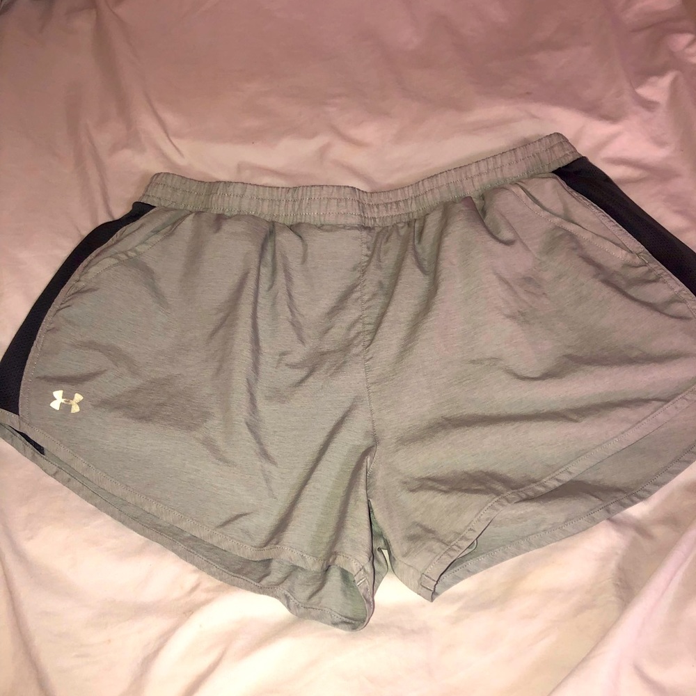 Under Armor athletic shorts size XL , Color Gray